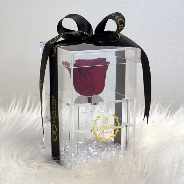 The Single Eternity Rose, preserved to last 2–3 years, comes in a sleek acrylic box, symbolizing timeless love—perfect for Valentine’s Day or special occasions.